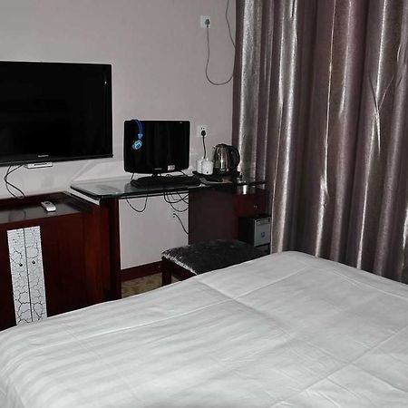 Hangjia Hotel Урумчи Экстерьер фото